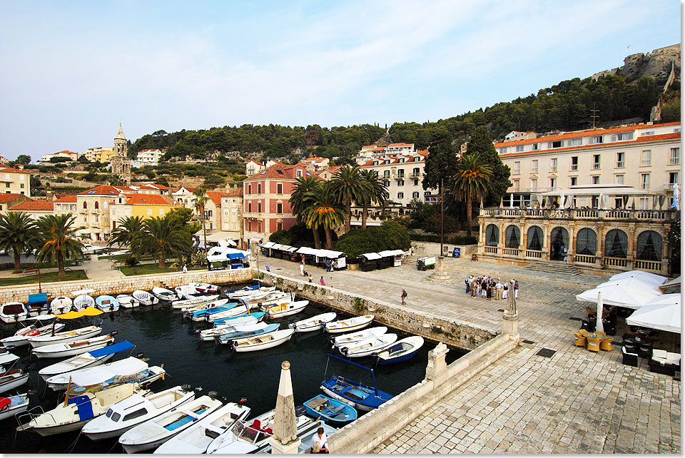 Loggia auf dem Stadtplatz von Hvar