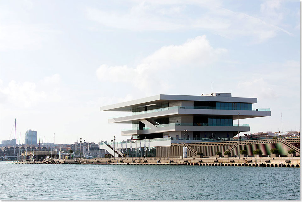 Auch hier Auswirkungen der Wirtschaftskrise: Veles e Vents Gebude, erbaut 2005/06 nach Plnen von David Chipperfield im Hafen von Valencia  