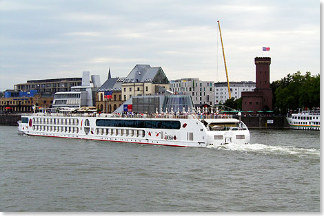 Die A-ROSA BRAVA auf dem Rhein vor Kln.