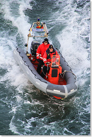 Wasserschutzpolizei auf Kontrollfahrt in der Kieler Foerde.